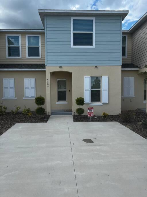 Luxurious Farm Style House