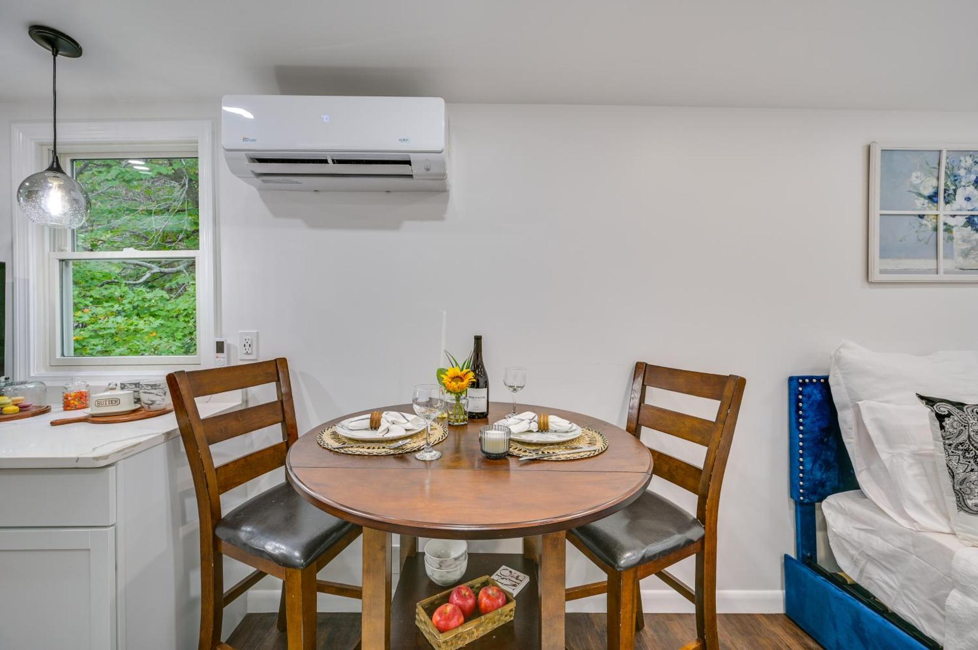 5 Mi to Salem Furnished Patio at Danvers Studio!