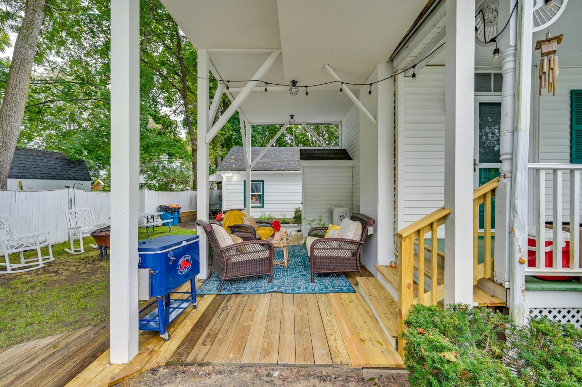 5 Mi to Salem Furnished Patio at Danvers Studio!