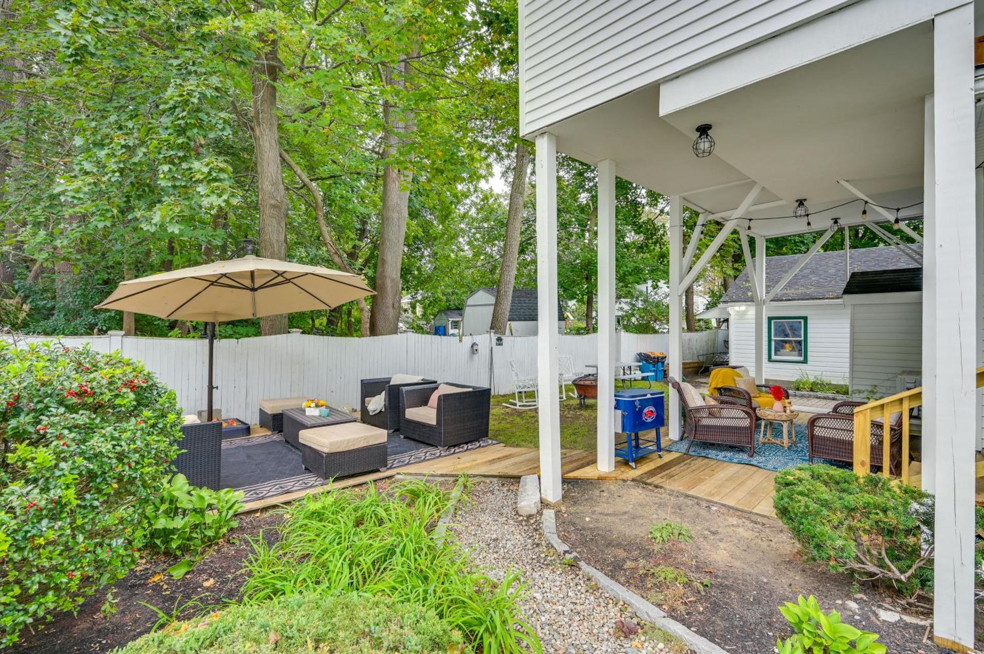 5 Mi to Salem Furnished Patio at Danvers Studio!