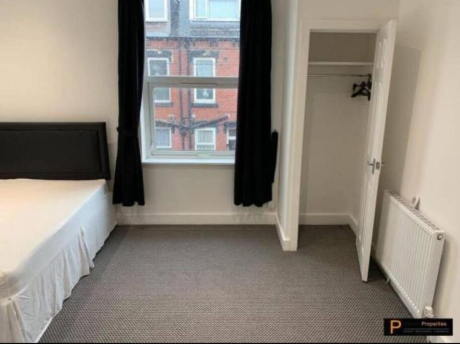 Make yourself at home! Large Rooms, Comfy