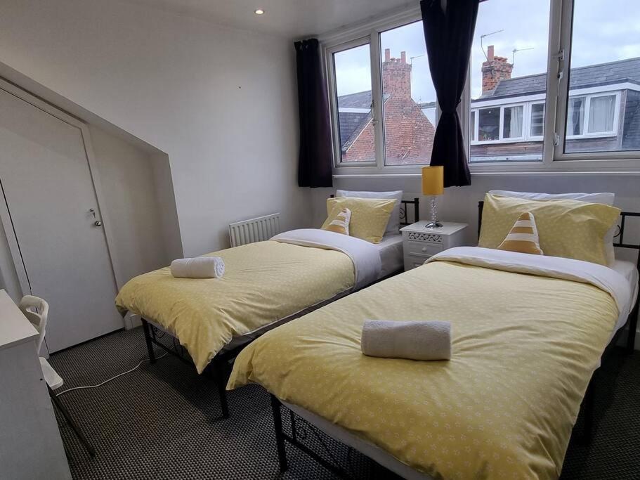 Make yourself at home! Large Rooms, Comfy