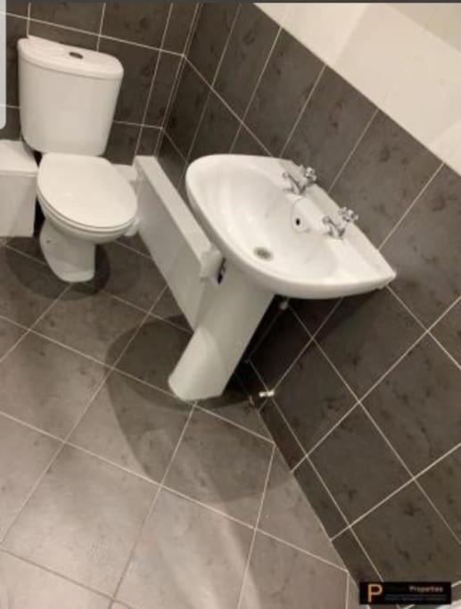 Make yourself at home! Large Rooms, Comfy