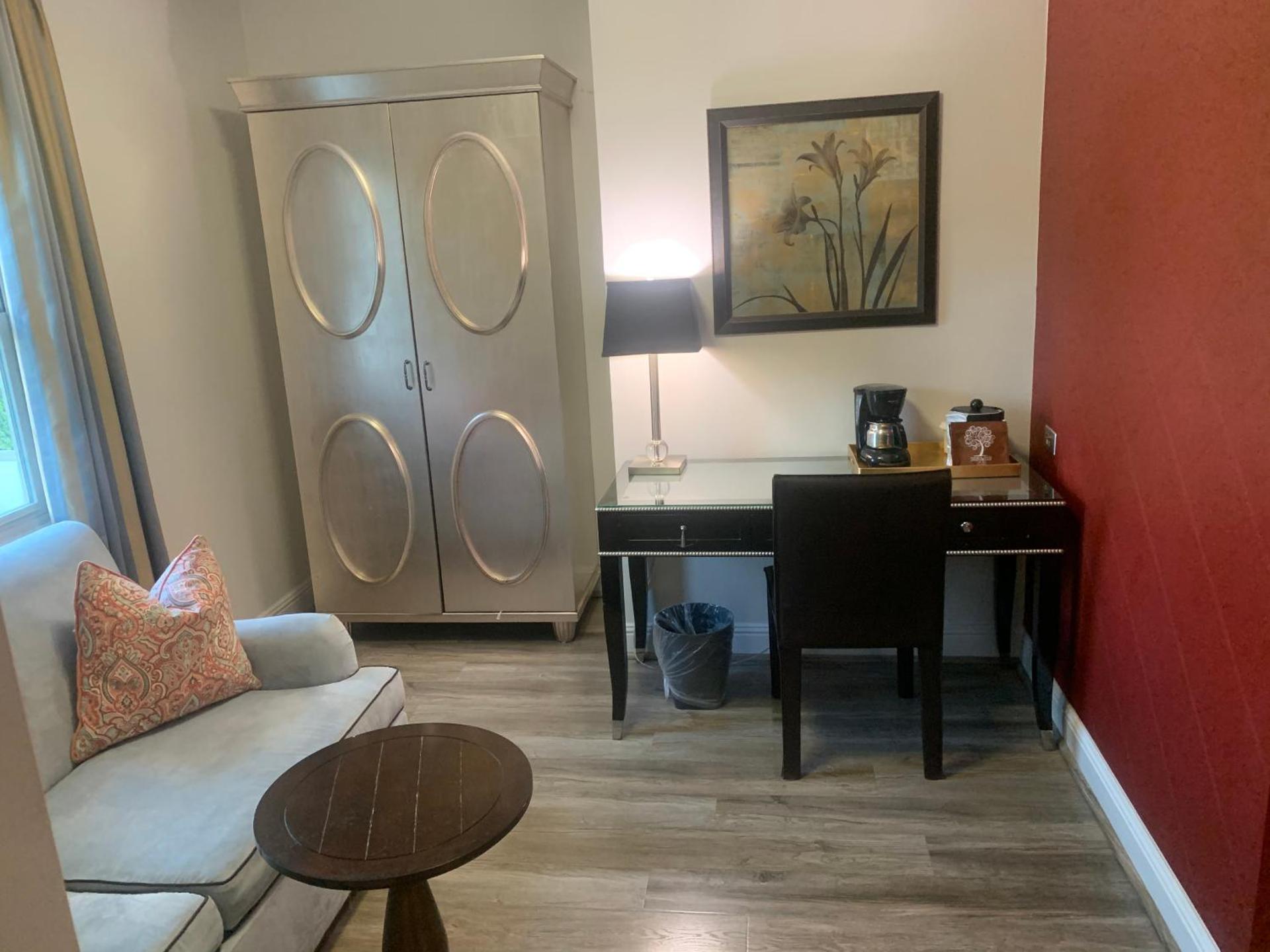 L.A. Sky Boutique Hotel