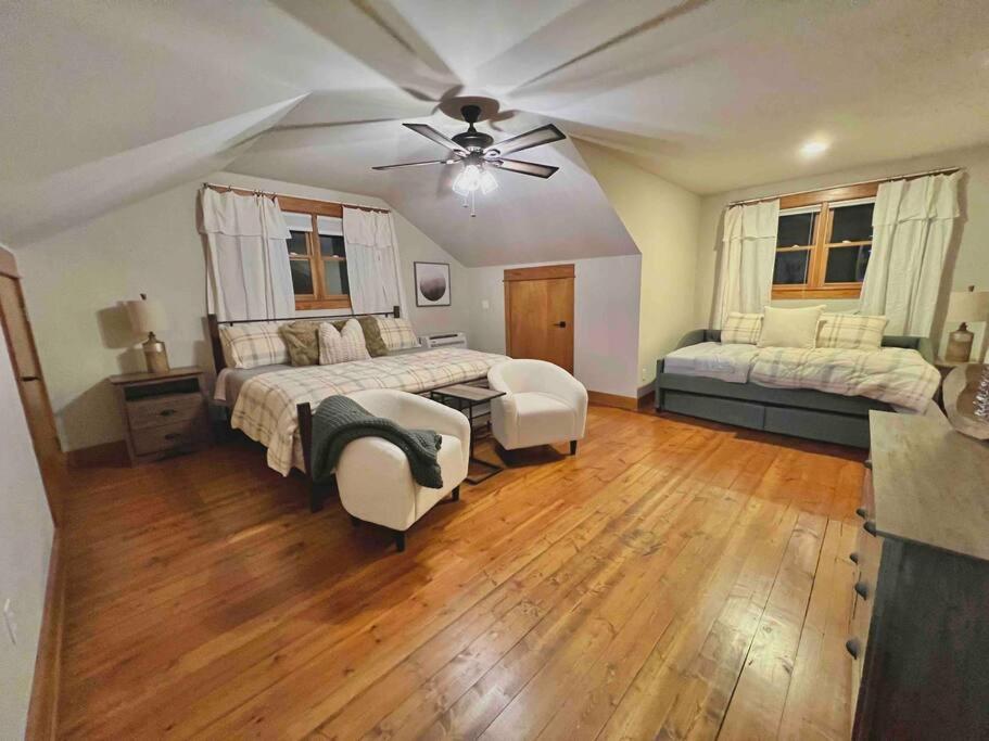 Golden Acres Ranch Hot Tub+Gameroom+Creek & wifi