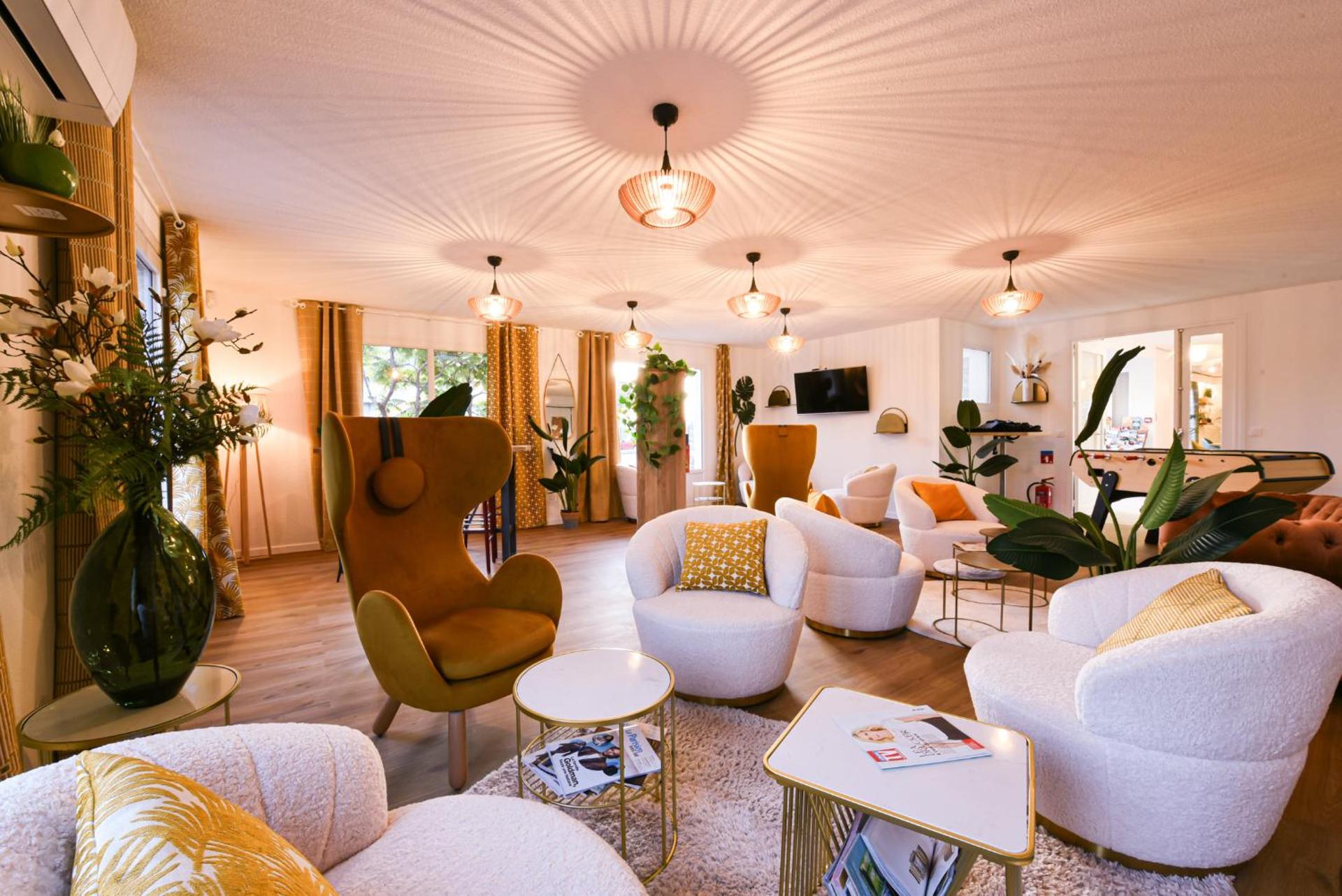 Communal lounge/ TV room