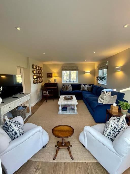 Northbrook Cottage, Farnham, up to 8 adults