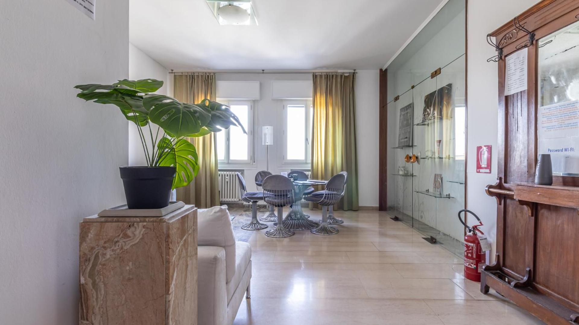 Communal lounge/ TV room