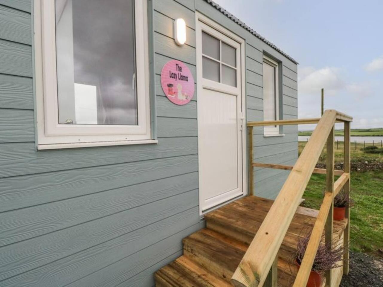 The Lazy Llama Farm Stay Shepherd Hut