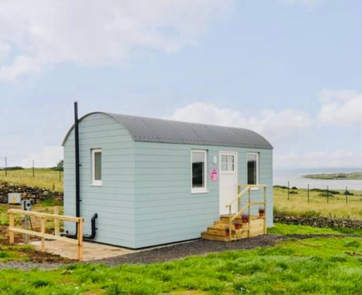 The Lazy Llama Farm Stay Shepherd Hut