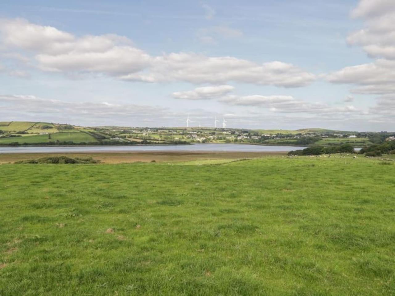 The Lazy Llama Farm Stay Shepherd Hut
