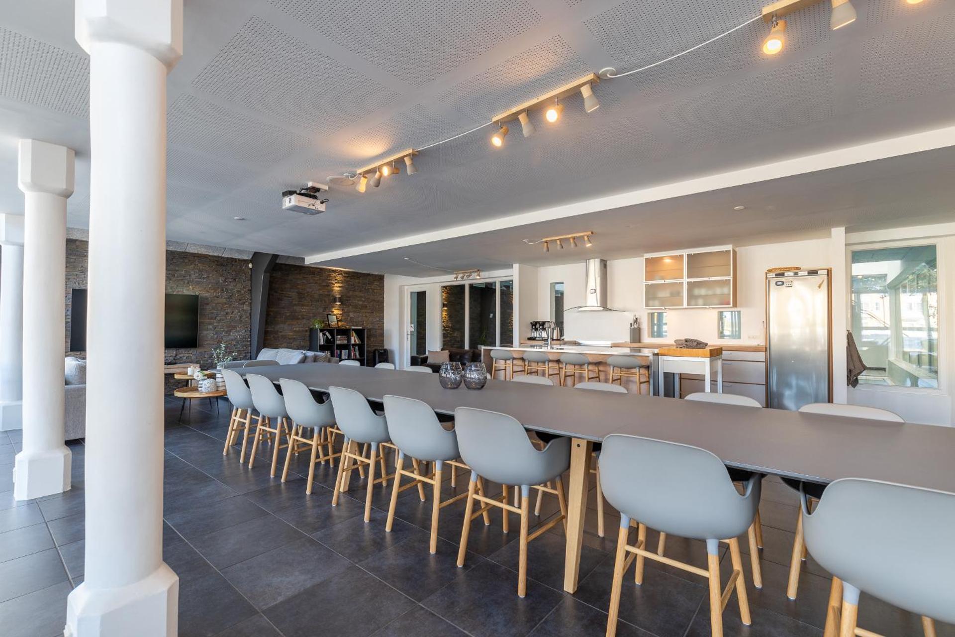 Langeland luksuslejlighed med pool og spa