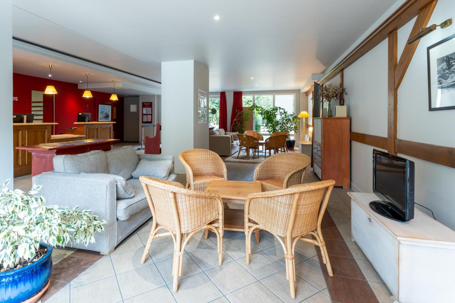 Communal lounge/ TV room