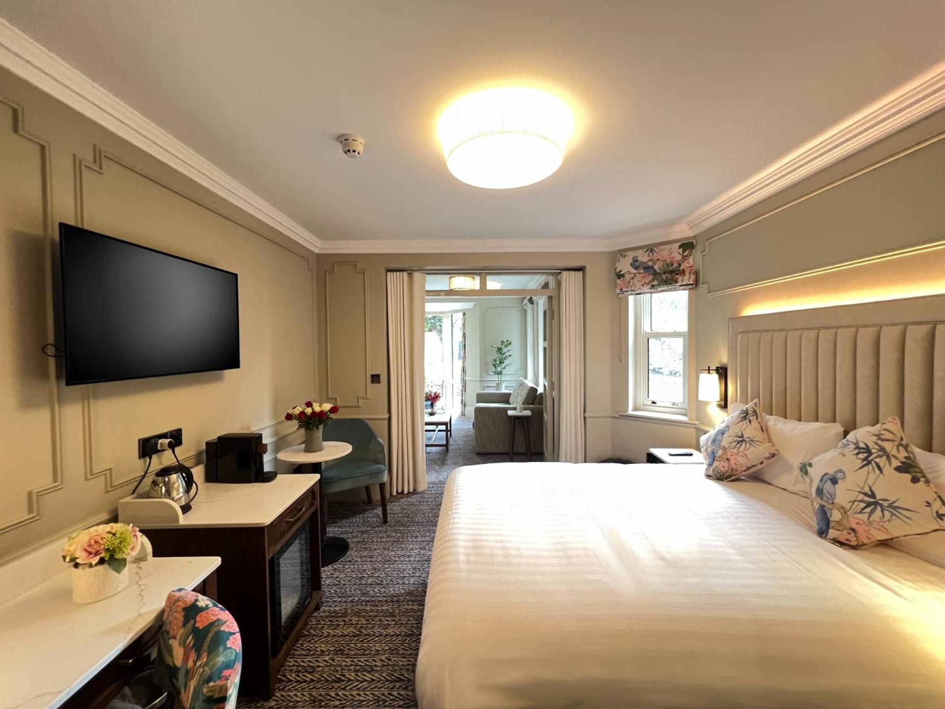 Waterloo Town House & Suites