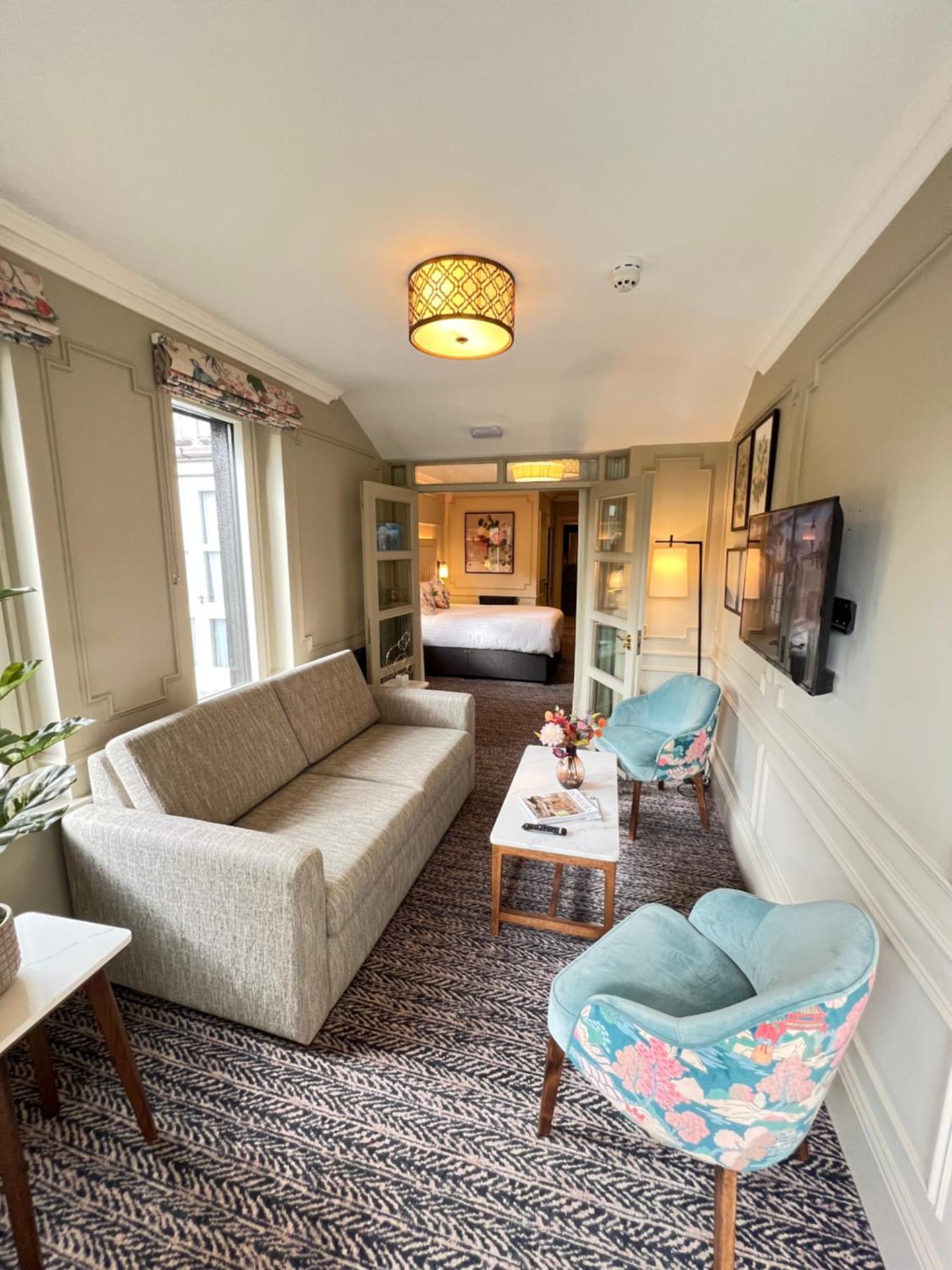 Waterloo Town House & Suites