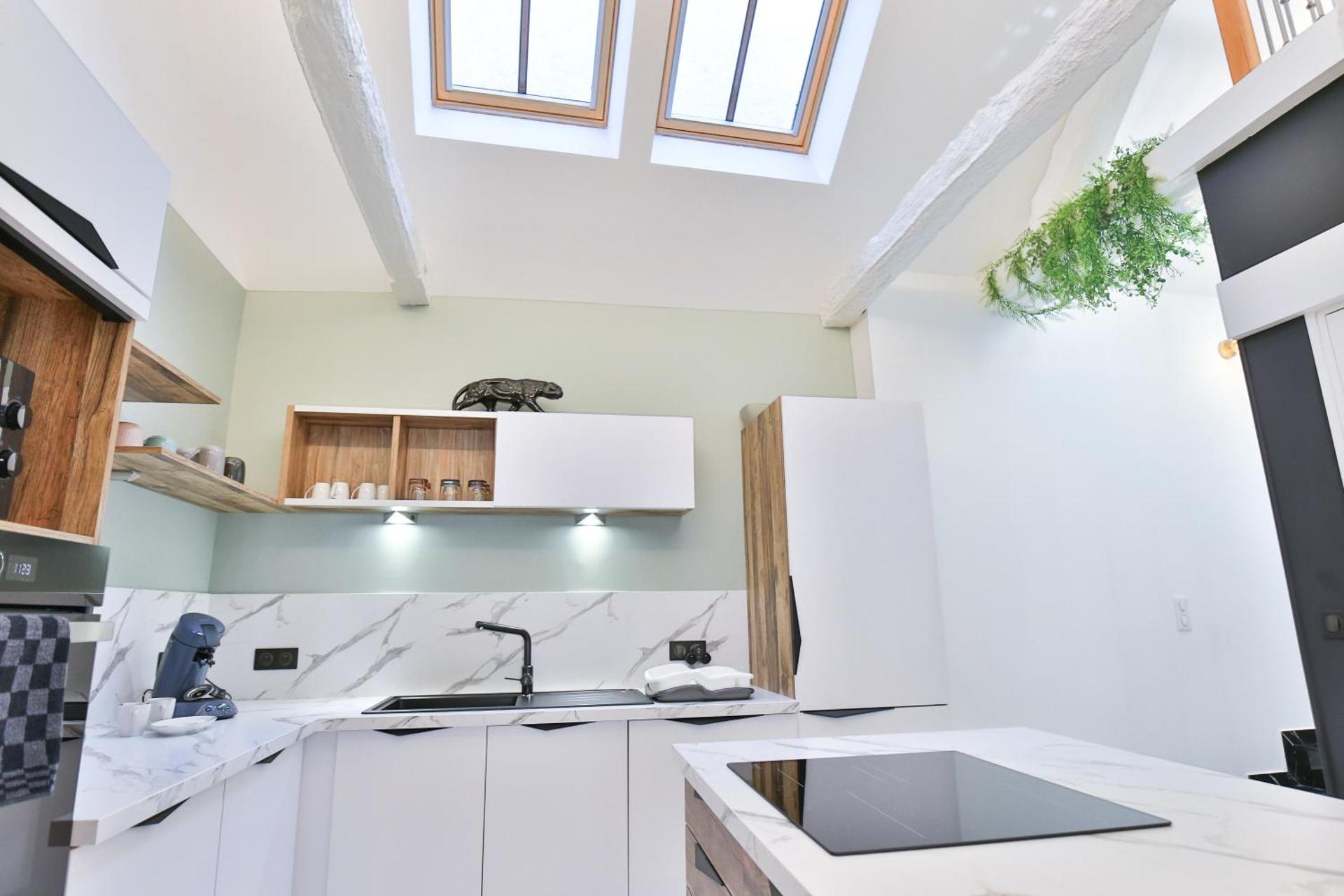 Kitchen or kitchenette