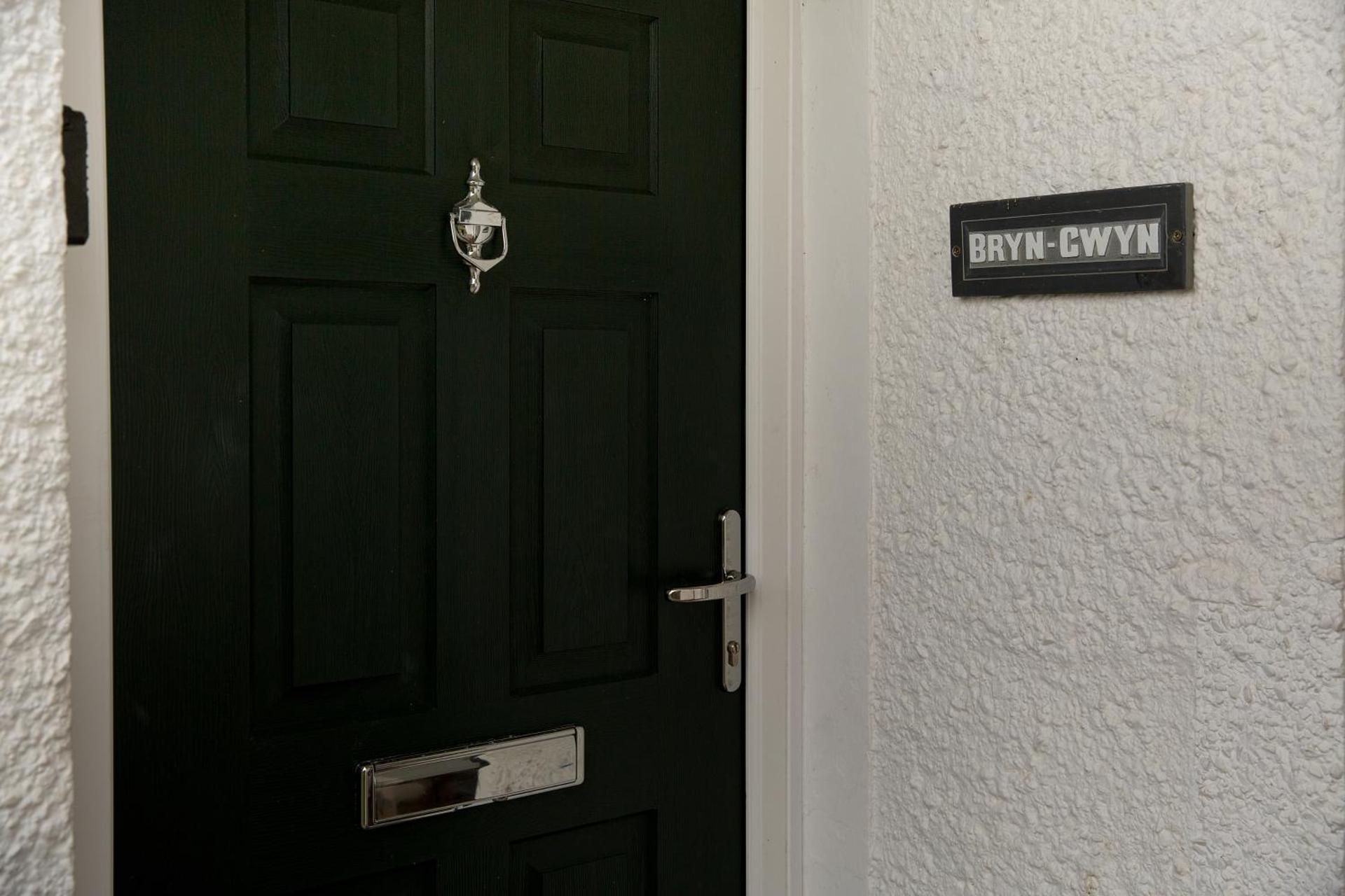 Bryn Gwyn, Sleeps 8, Sea Views, Borth y Gest