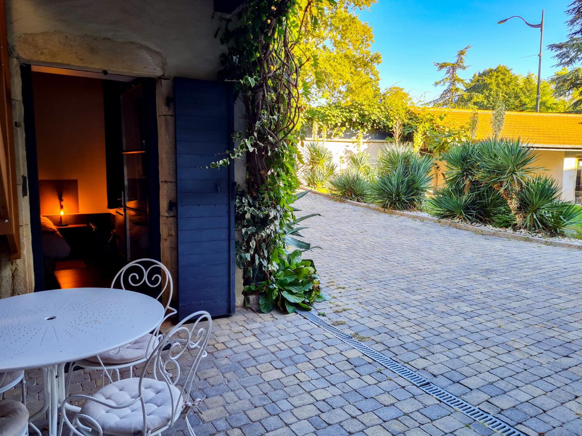 Lyon Faubourg - Saint Priest