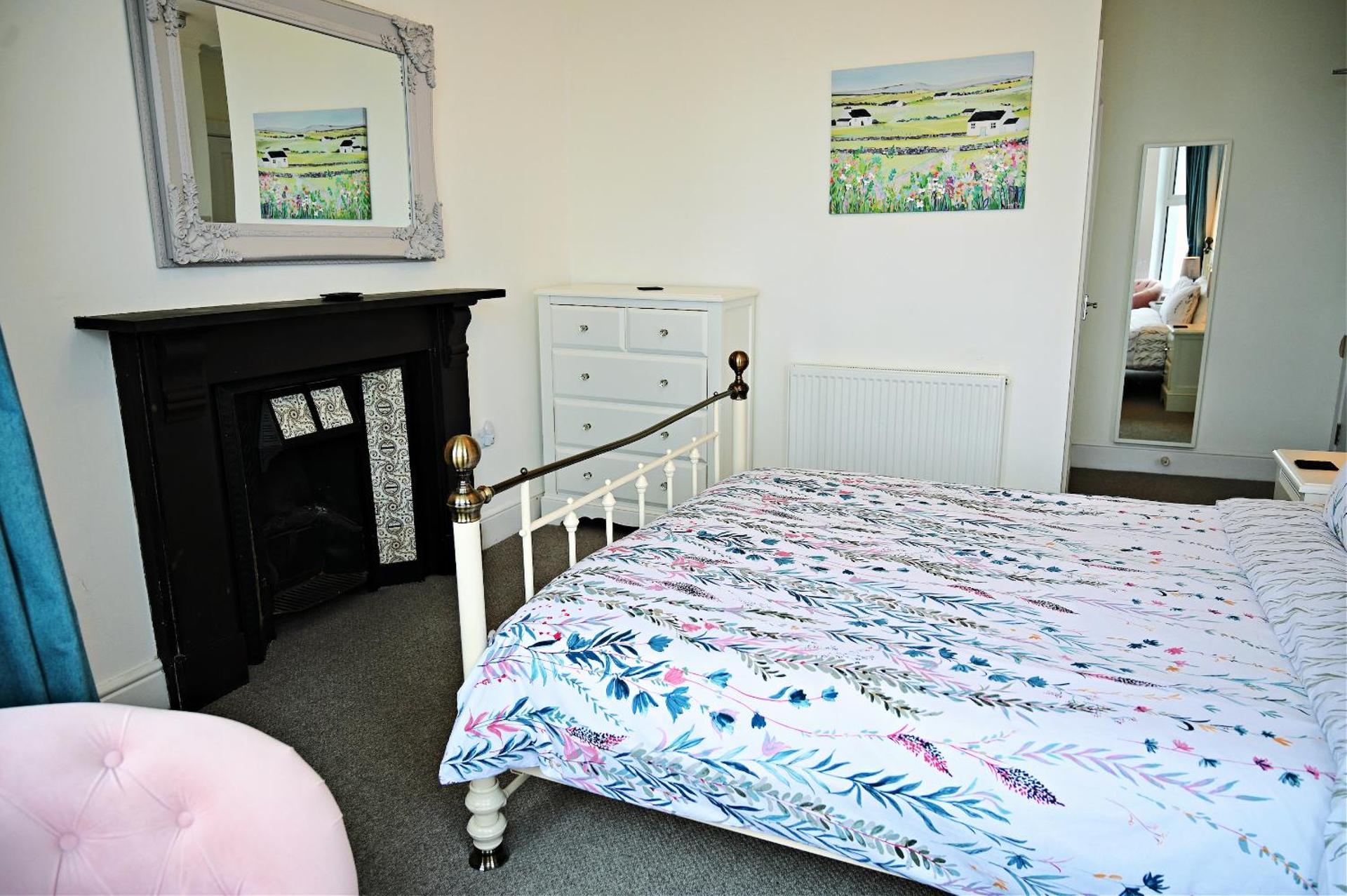 Glan y Mor, Sleeps 20, 8 Bedrooms, 8 Bathrooms, Seafront, Criccieth