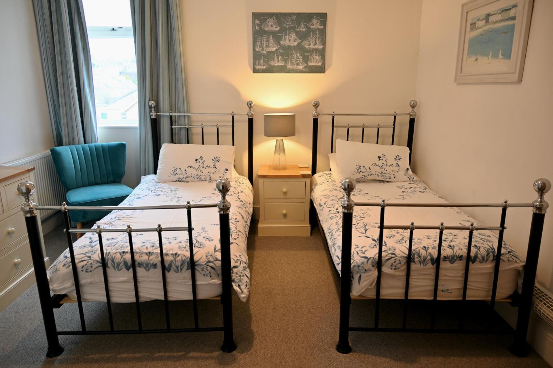 Glan y Mor, Sleeps 20, 8 Bedrooms, 8 Bathrooms, Seafront, Criccieth