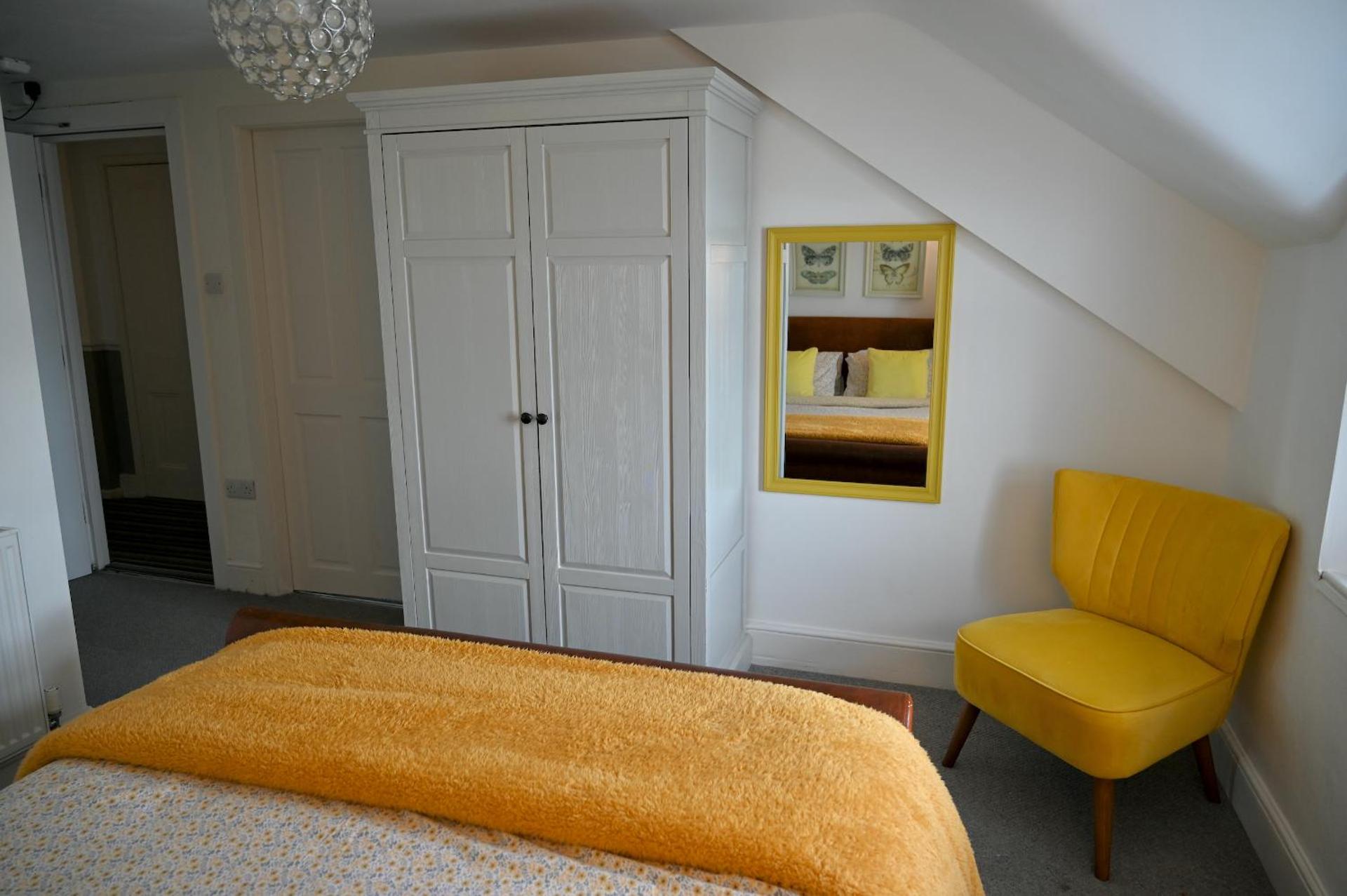 Glan y Mor, Sleeps 20, 8 Bedrooms, 8 Bathrooms, Seafront, Criccieth