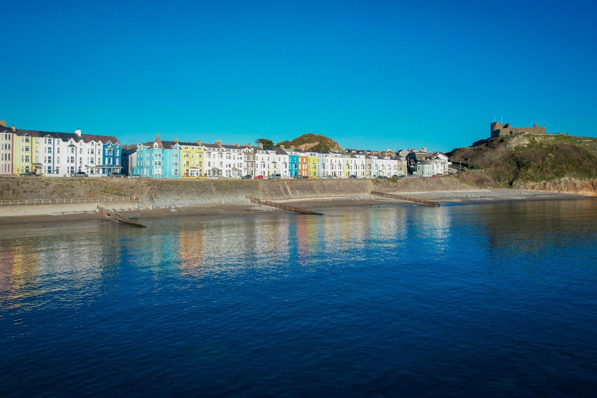 Glan y Mor, Sleeps 20, 8 Bedrooms, 8 Bathrooms, Seafront, Criccieth