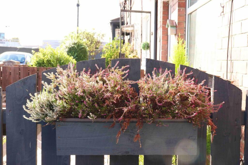 Stunning Guest House FREE WiFi &Parking