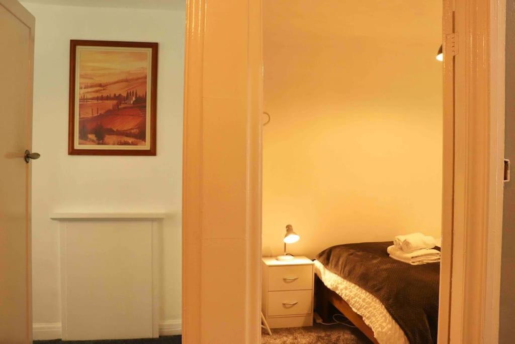 Stunning Guest House FREE WiFi &Parking