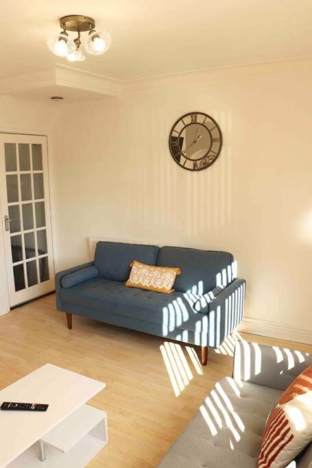 Stunning Guest House FREE WiFi &Parking