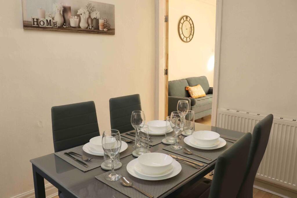 Stunning Guest House FREE WiFi &Parking