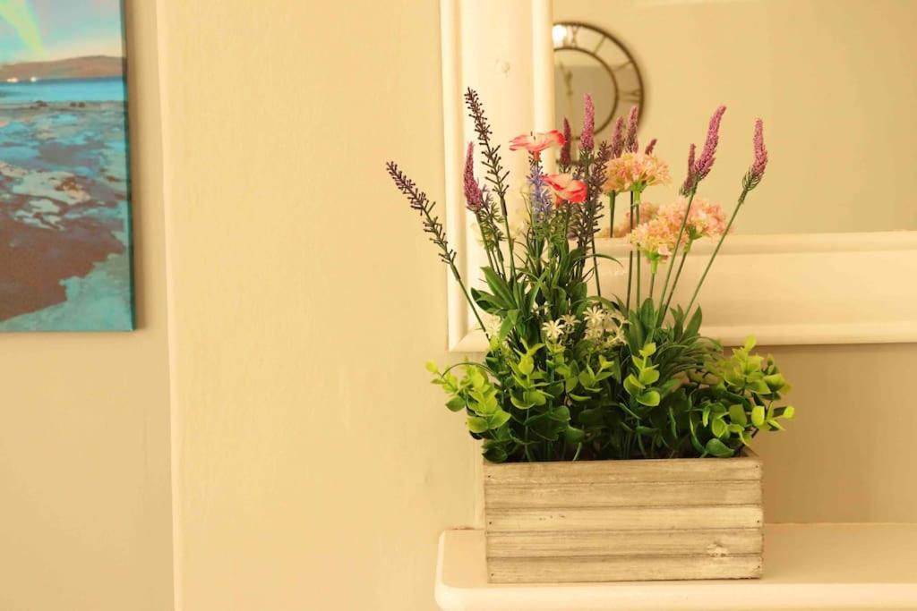 Stunning Guest House FREE WiFi &Parking