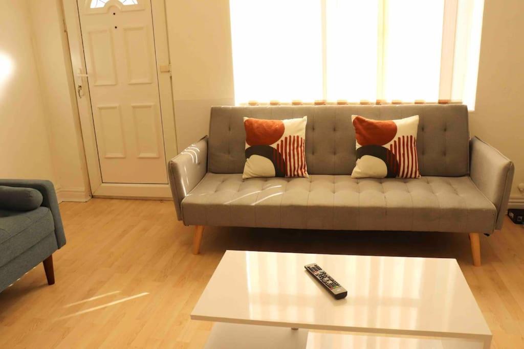 Stunning Guest House FREE WiFi &Parking