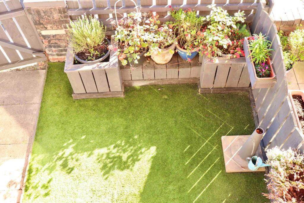 Stunning Guest House FREE WiFi &Parking