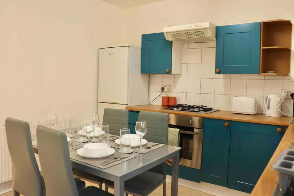 Stunning Guest House FREE WiFi &Parking