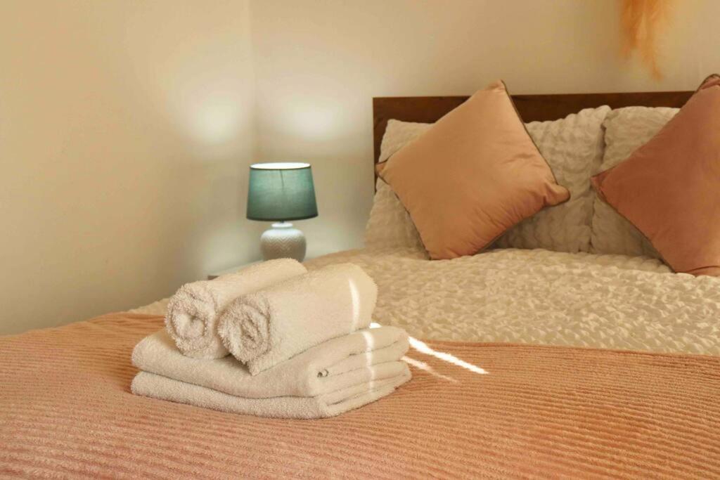 Stunning Guest House FREE WiFi &Parking