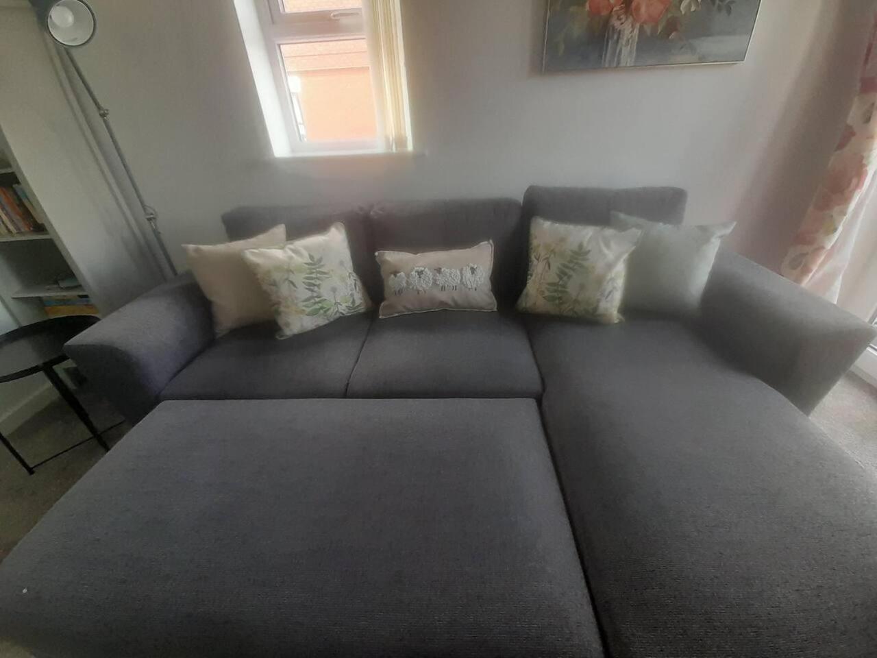 1-Bed House Sleeps 4 Free Parking