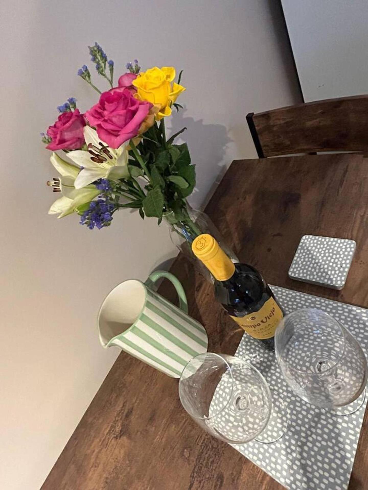 1-Bed House Sleeps 4 Free Parking