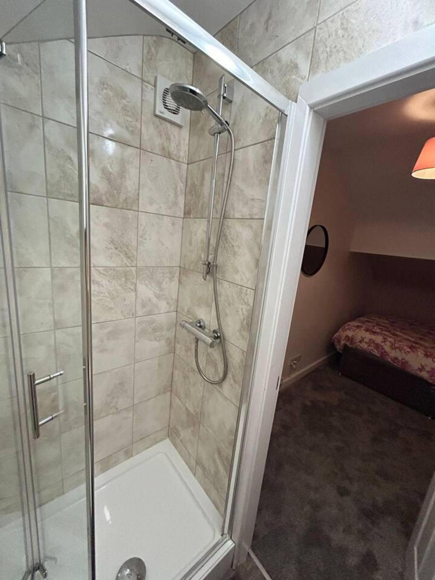 1-Bed House Sleeps 4 Free Parking