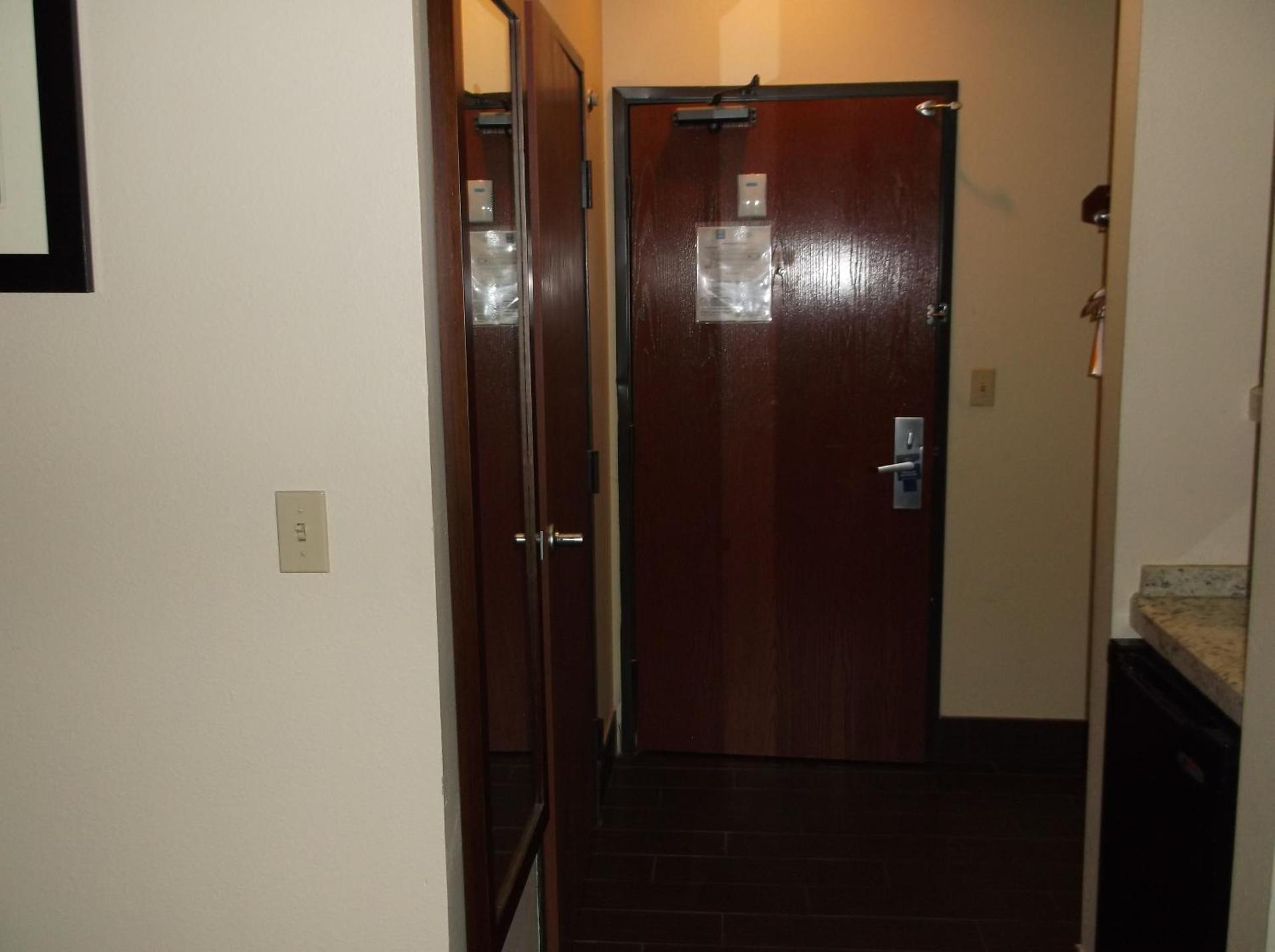 Queen Room with Two Queen Beds - Accessible/Non-Smoking 