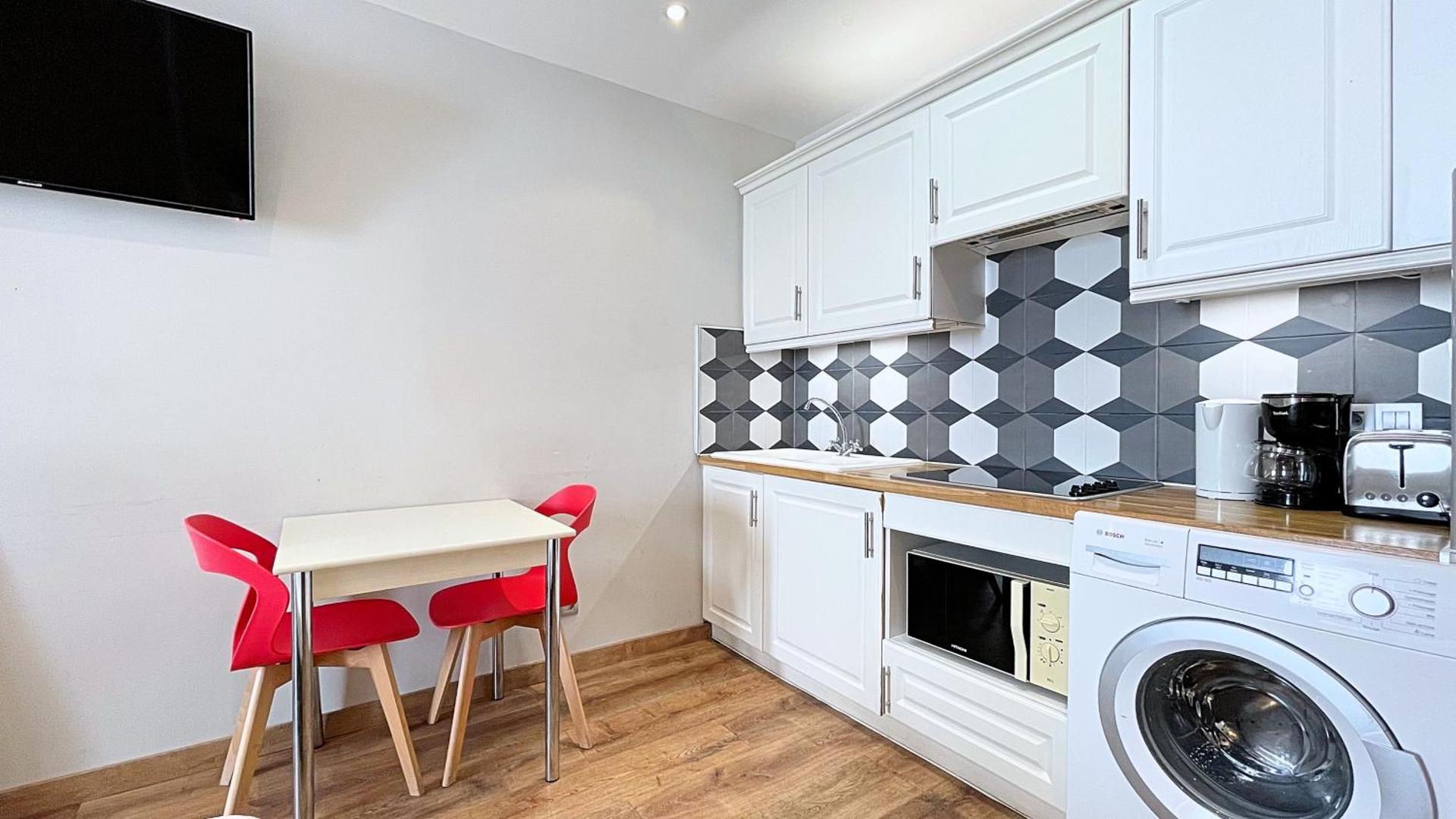 Kitchen or kitchenette