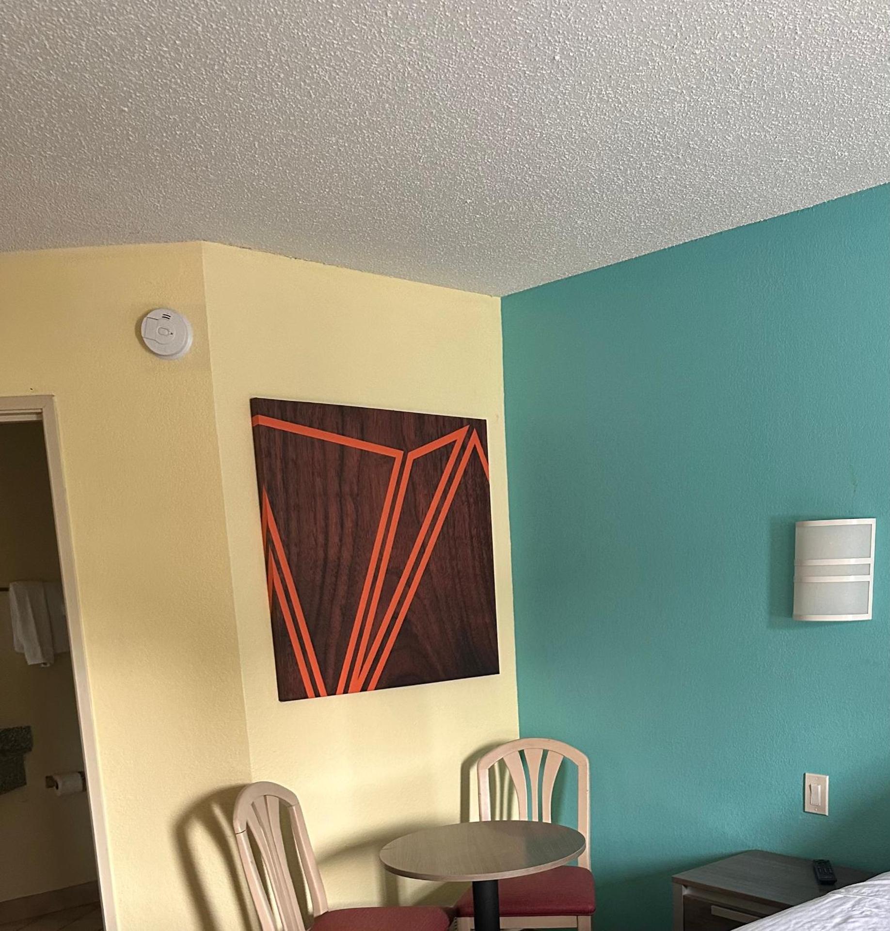 Howard Johnson by Wyndham Clarksville Tennessee