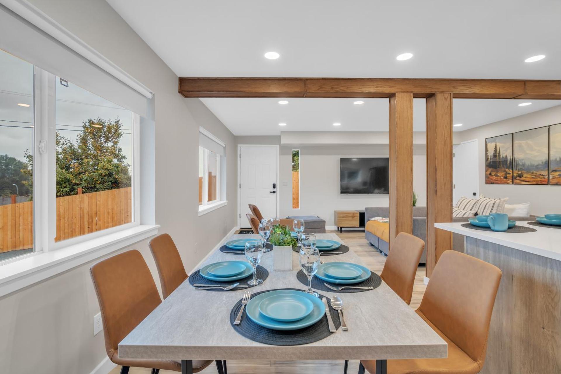 Pacific Northwest Retreat Duplex 3min from Seattle