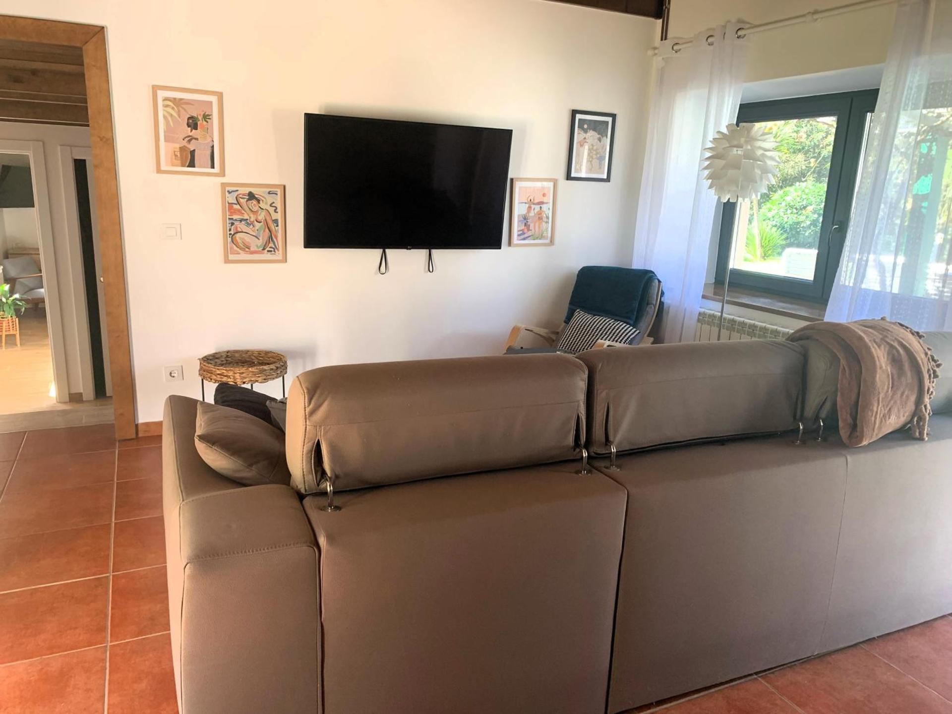 Communal lounge/ TV room