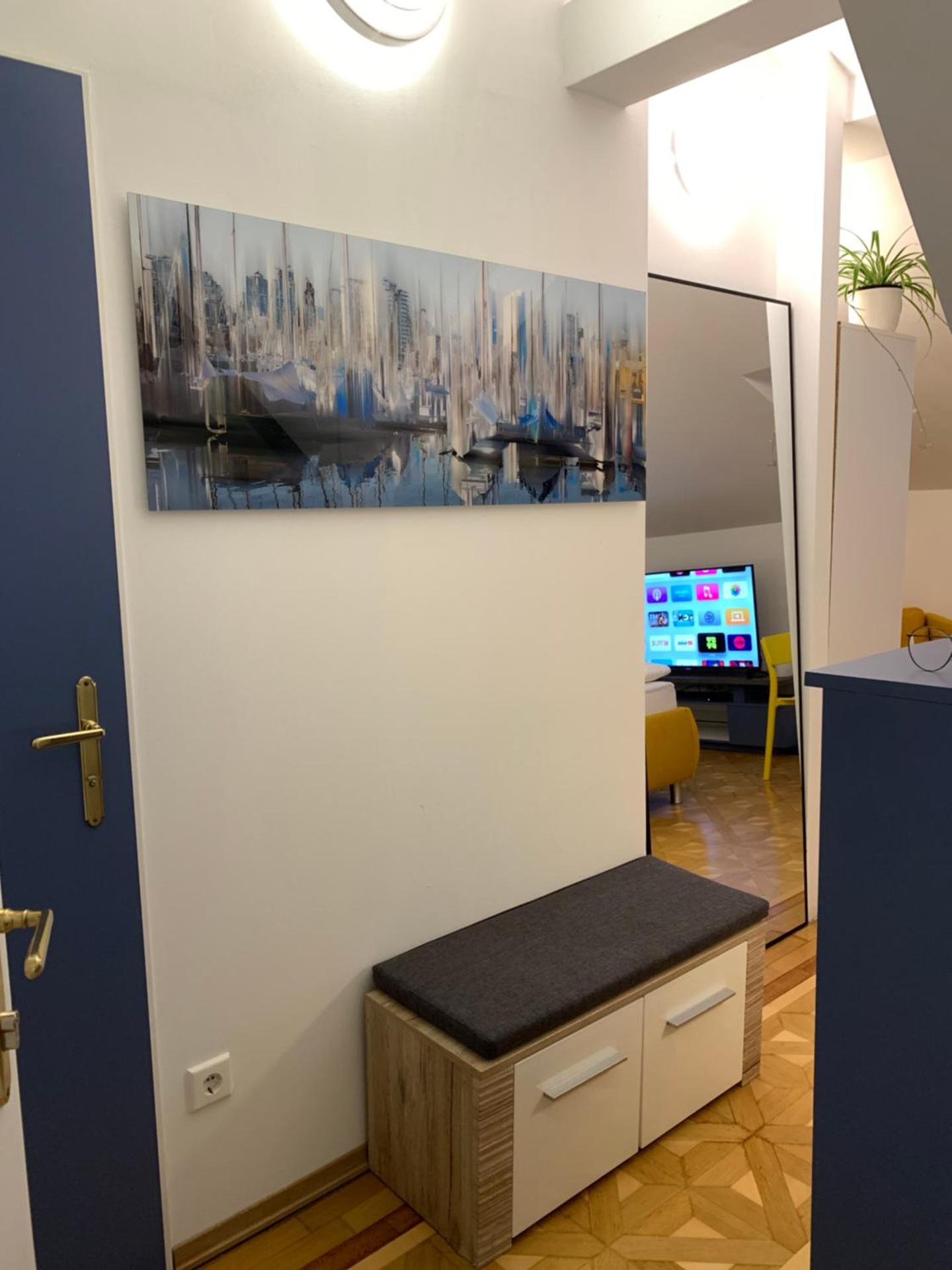 Small but Charming-Yellow Appartement