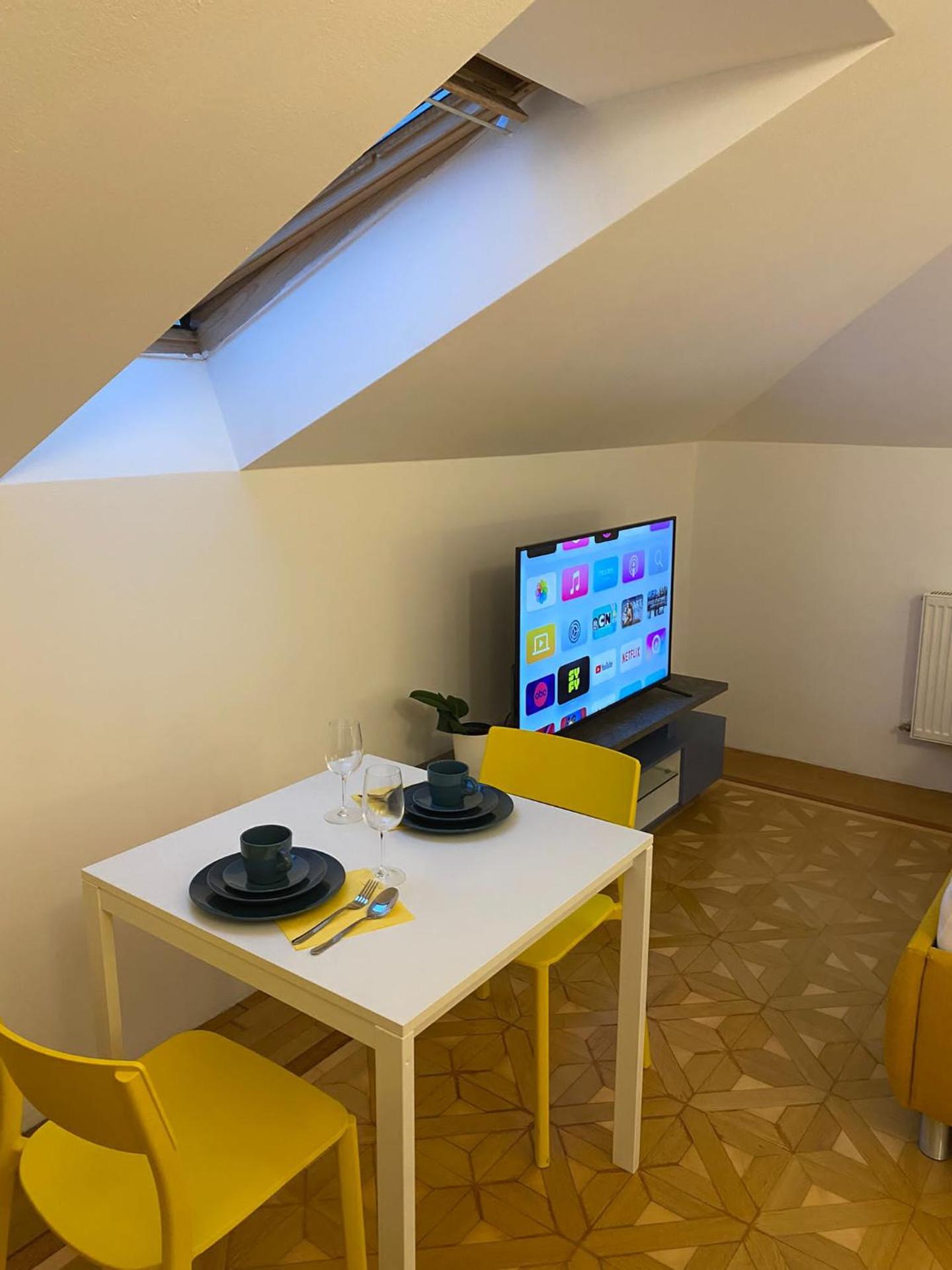 Small but Charming-Yellow Appartement