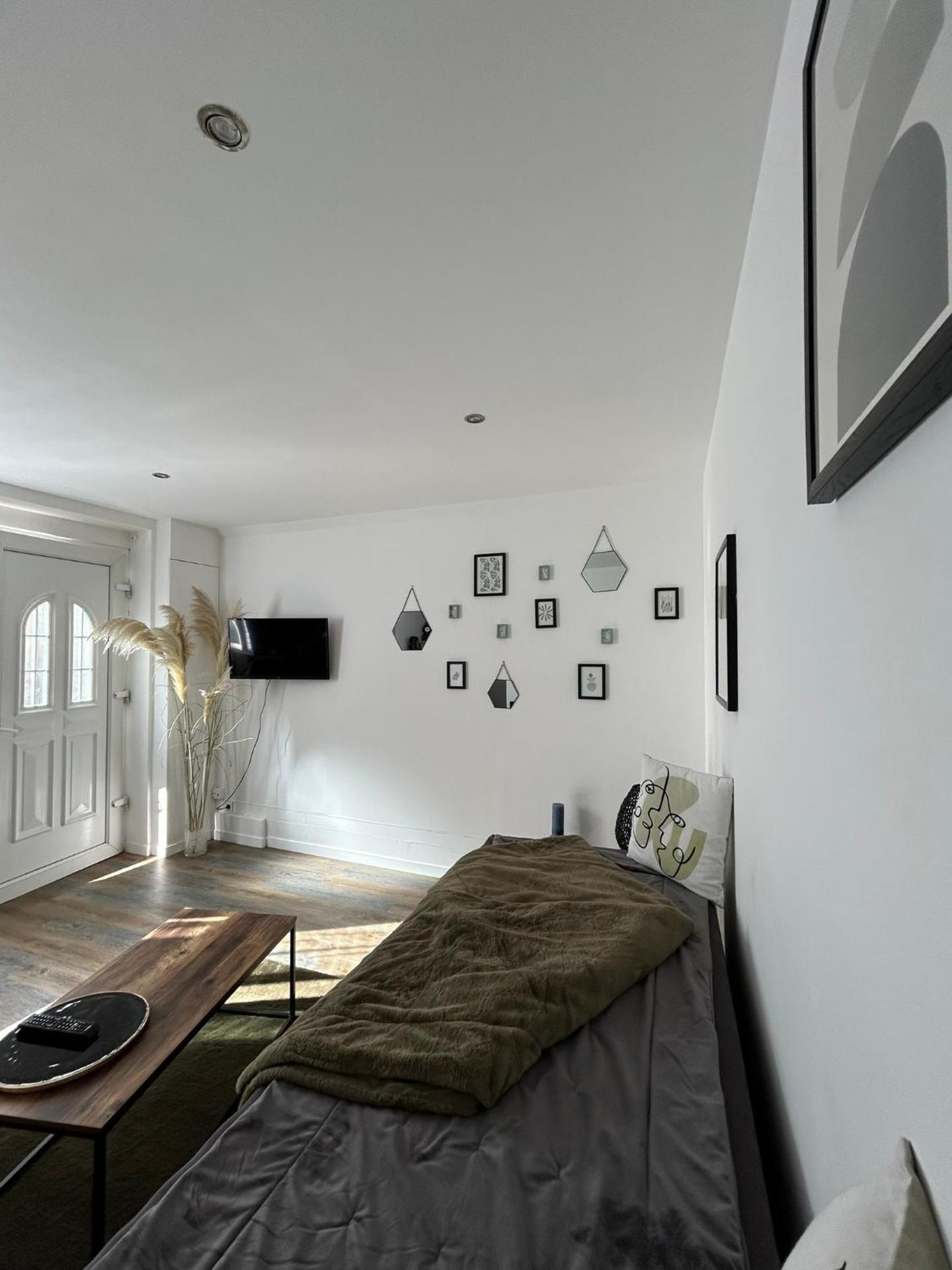 Charmant studio au bord du lac d’Elancourt village