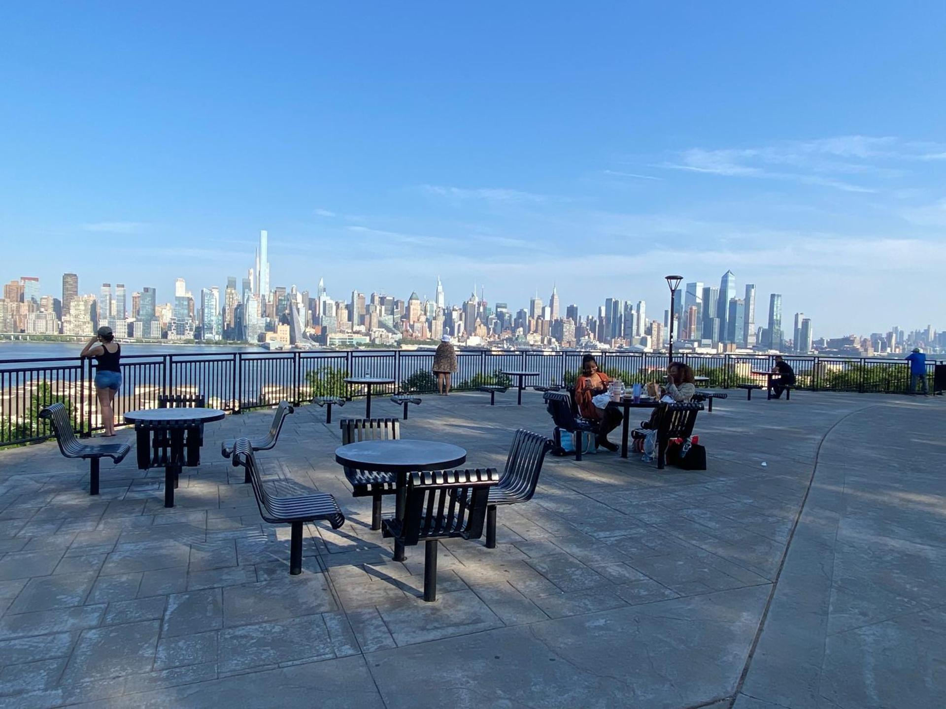 Nice 2 bedrooms, Massage Seat, close to New York, THE BEST CHOICE!!