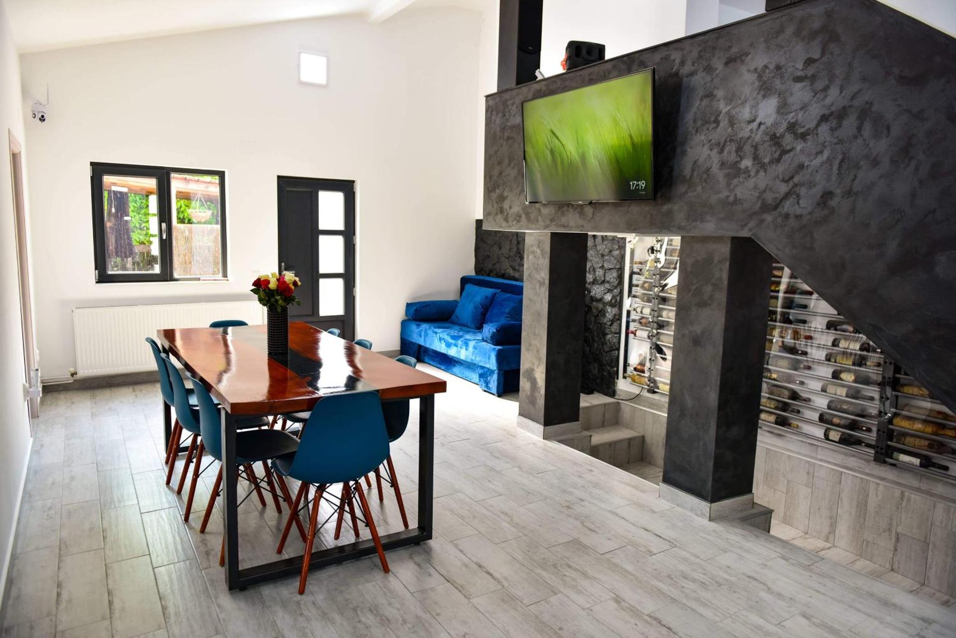 Communal lounge/ TV room