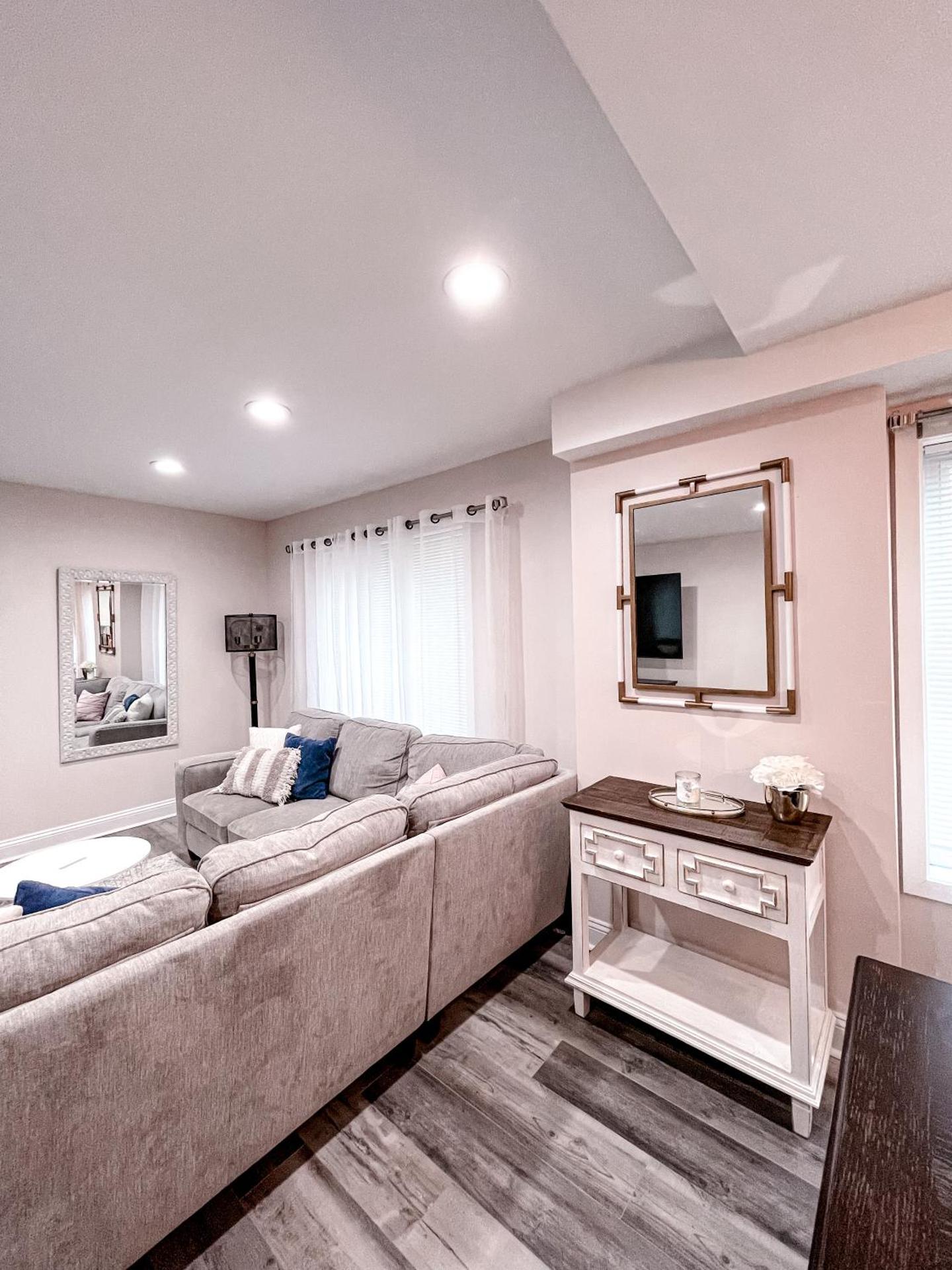 Cheerful & Modern Home w/ a Walkout Deck Area