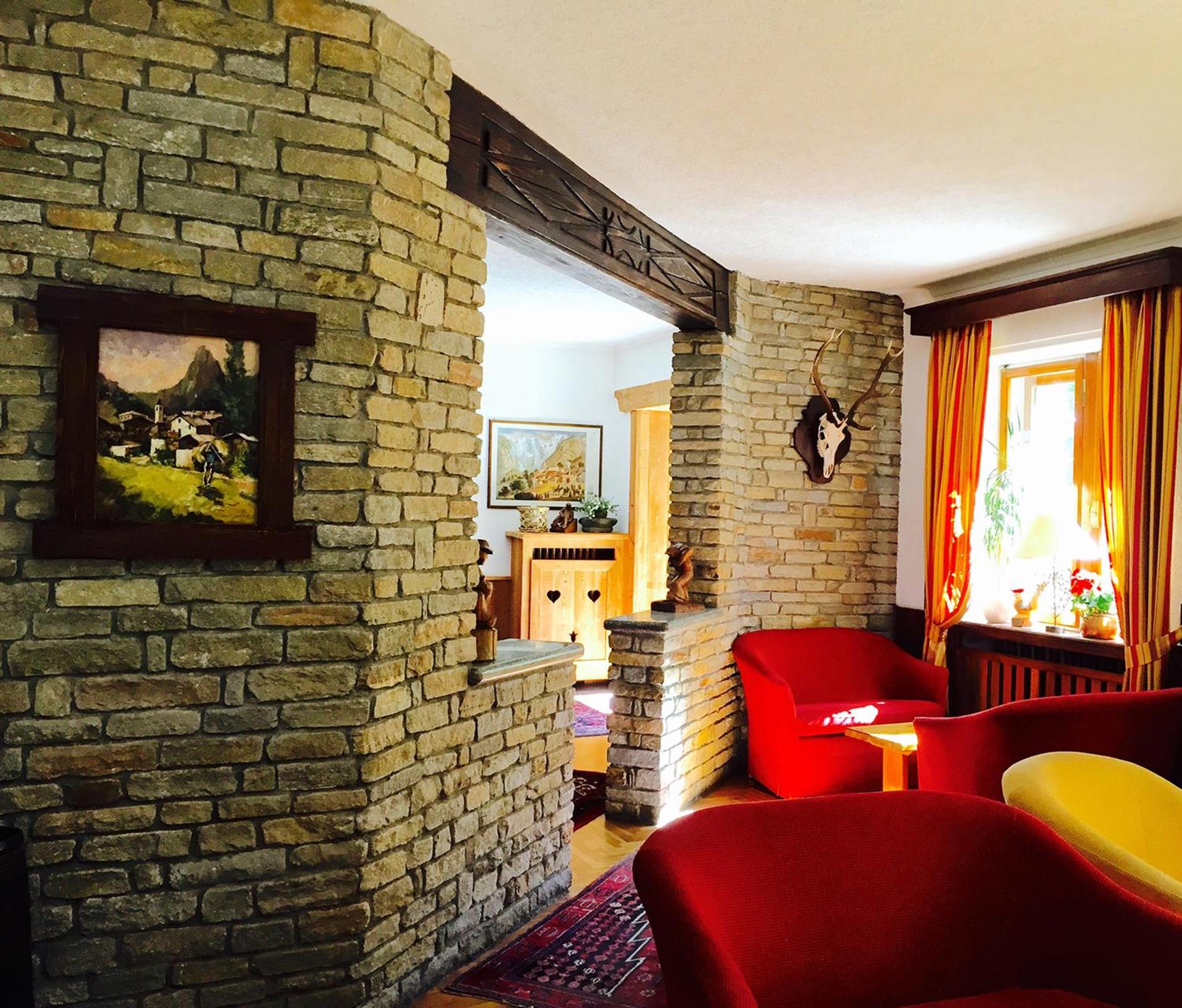 Communal lounge/ TV room